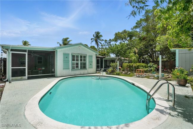 4011 Coconut Cir S, House other with 2 bedrooms, 2 bathrooms and null parking in NAPLES FL | Image 27