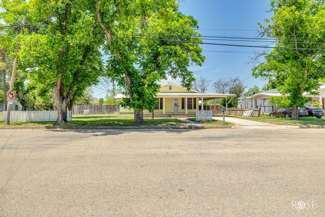 804 S Concho Ave, House other with 4 bedrooms, 2 bathrooms and 2 parking in Sonora TX | Image 4