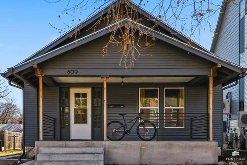 809 Moro St, Manhattan, KS, 66502-6367 | Card Image