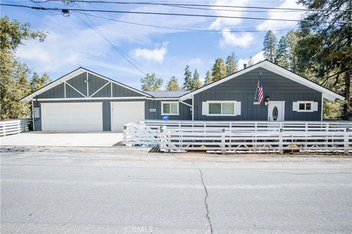 1015 Nesthorn Dr, Crestline, CA, 92325-9471 | Card Image