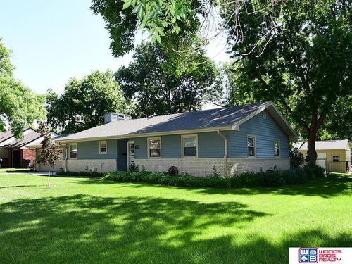 1400 Paddock Ln, Beatrice, NE, 68310-2105 | Card Image