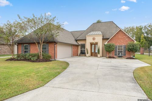 10210 Indian Creek Dr, Denham Springs, LA, 70726-9101 | Card Image