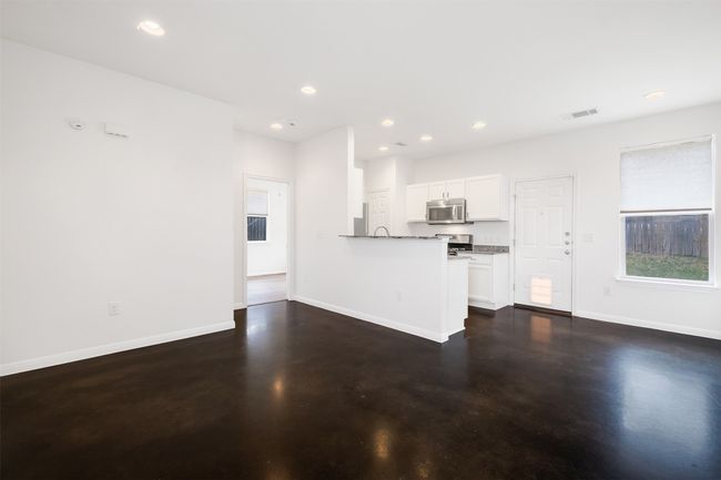 B - 6404 Carson Rdg, Condo with 2 bedrooms, 2 bathrooms and 2 parking in Austin TX | Image 6