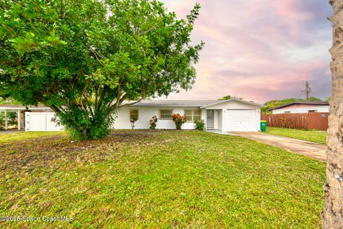 813 7th St, Merritt Island, FL, 32953-3342 | Card Image