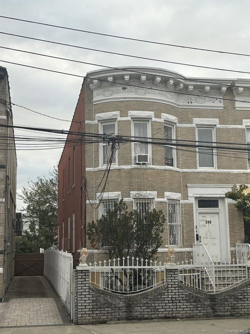 206 Logan Street, New York, NY, 11208 | Card Image