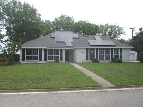101 Ginger Dr, Pottsboro, TX, 75076-7049 | Card Image