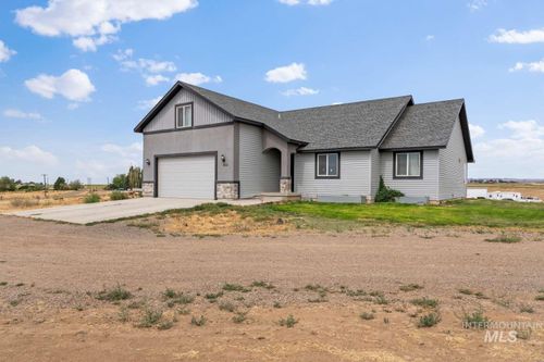 523 N 250 E, Shoshone, ID, 83352-5233 | Card Image