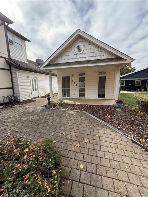 915 Main St, Dresden, OH, 43821-9513 | Card Image