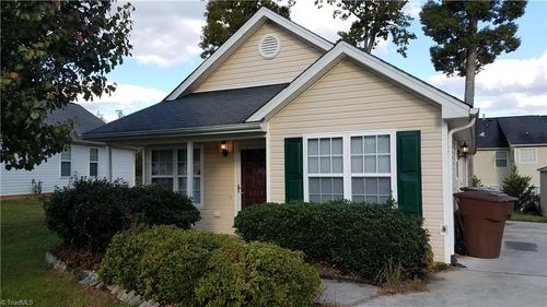 6015 White Chapel Way, Greensboro, NC, 27405-2774 | Card Image
