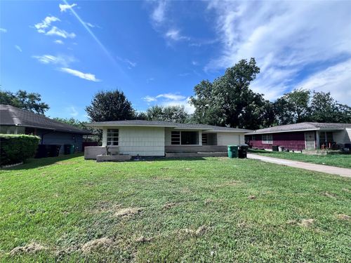 5742 Flamingo Dr, Houston, TX, 77033-2208 | Card Image