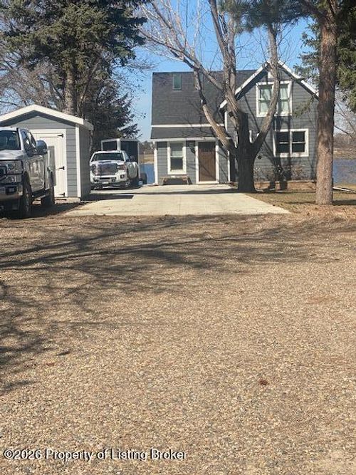 8 Patterson Lake Dr, Dickinson, ND, 58601-7900 | Card Image