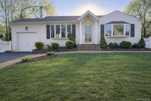 111 Frederick Rd, Port Jefferson Station, NY, 11776-2513 | Card Image