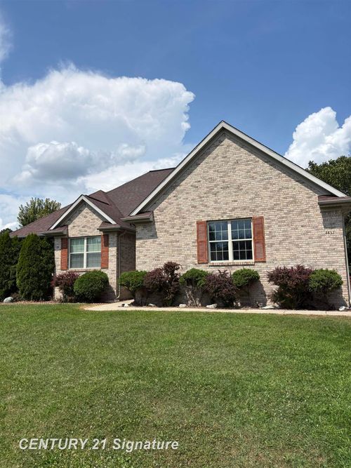 4437 Pine Creek Dr, Burton, MI, 48519-1197 | Card Image
