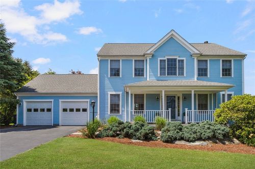 220 Island Dr, Middletown, RI, 02842-7509 | Card Image