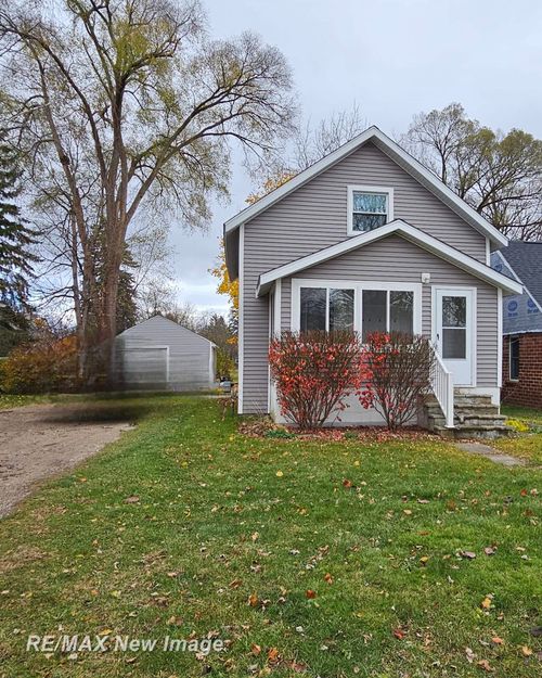 117 Gardner St, Caro, MI, 48723-1743 | Card Image