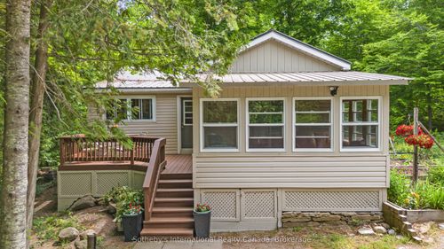 31 Meadows Ave, Waubaushene, ON, L0K2C0 | Card Image