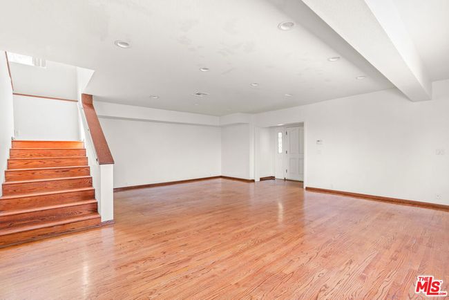 3962 Oakfield Dr, House other with 5 bedrooms, 5 bathrooms and 2 parking in Sherman Oaks CA | Image 6