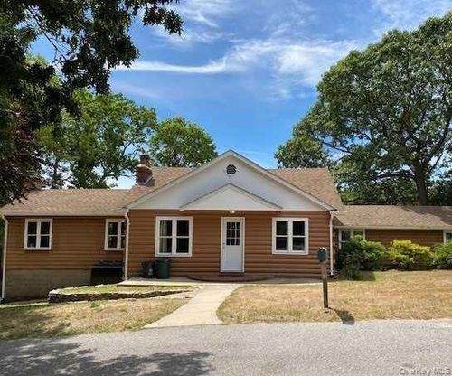 40 Garrden Road, Brookhaven, NY, 11778 | Card Image