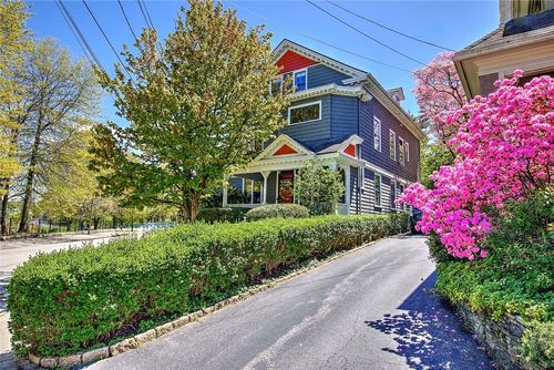 238 Brown St, Providence, RI, 02906-1527 | Card Image