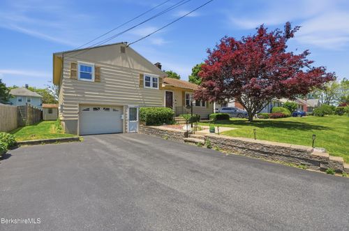 15 Lillian St, Pittsfield, MA, 01201 | Card Image