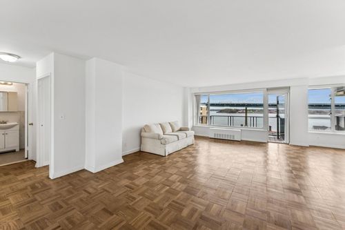 apt-8j-166 Powells Cove Blvd, Beechhurst, NY, 11357-1516 | Card Image
