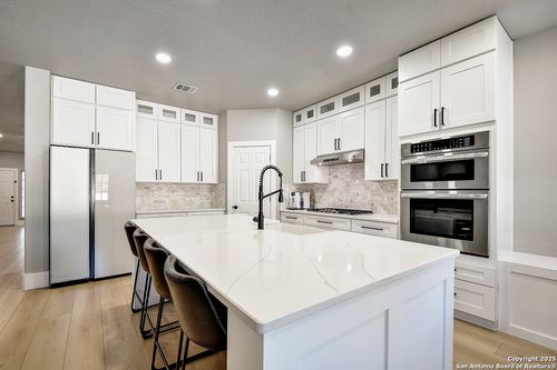 8923 Eagle Bnd, Helotes, TX, 78023-3633 | Card Image