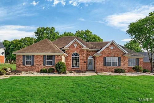 2 Pebble Hill Dr, Belleville, IL, 62223-2248 | Card Image