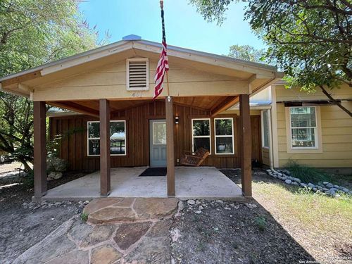 401 James St, Boerne, TX, 78006-2423 | Card Image