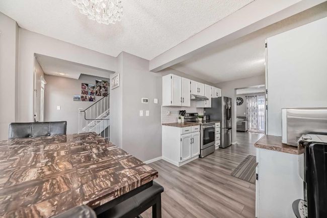 59 Castlegrove Road Ne, Home with 3 bedrooms, 1 bathrooms and 2 parking in Calgary AB | Image 6