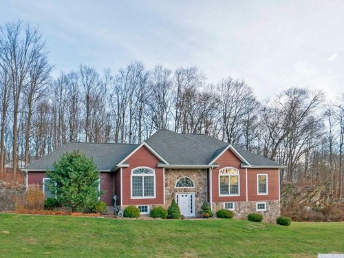 35 Huyler Dr, Hyde Park, NY, 12538-1581 | Card Image