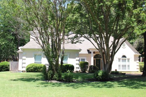 8916 Cedar Mills Cv, Cordova, TN, 38016-6132 | Card Image