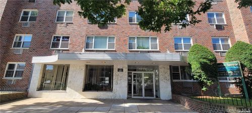 11n-89-00 170th St, Jamaica, NY, 11432-5318 | Card Image