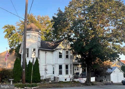 2 E Grand Ave, TOWER CITY, PA, 17980-1120 | Card Image