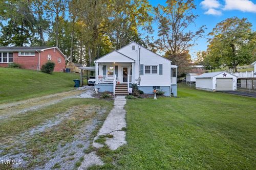 223 Forest Hills Dr, Greeneville, TN, 37745-4114 | Card Image