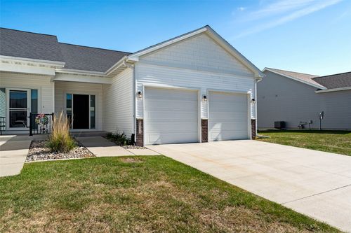 1111 Pueblo Dr, Nevada, IA, 50201-8017 | Card Image