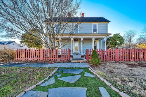 8 Middle St, New Castle, VA, 24127-6082 | Card Image