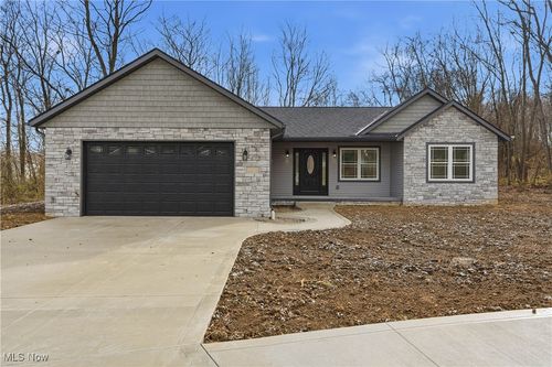 2630 Squirrel Hollow St Ne, Canton, OH, 44704-2485 | Card Image