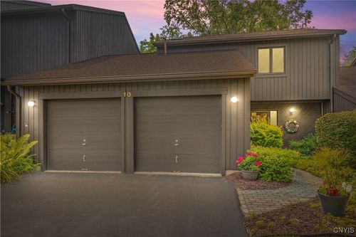 10 Fawn Rdg, Manlius, NY, 13104-9529 | Card Image