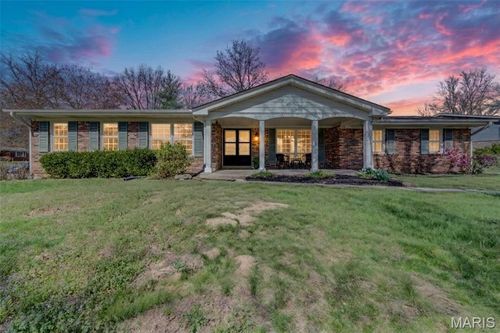 323 Chipley Cir, Ballwin, MO, 63011-2542 | Card Image
