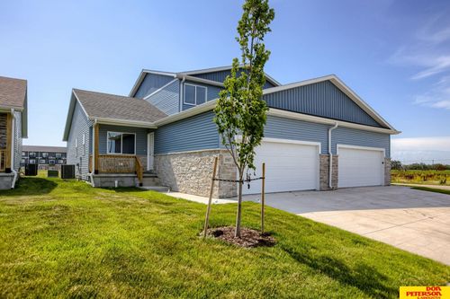3587 Little Bluestem Rd, Fremont, NE, 68025-8077 | Card Image