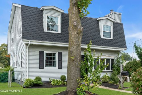 854 Main St, Belford, NJ, 07718-1073 | Card Image