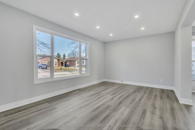 6596 Harmony Ave, House attached with 4 bedrooms, 2 bathrooms and 3 parking in Niagara Falls ON | Image 15