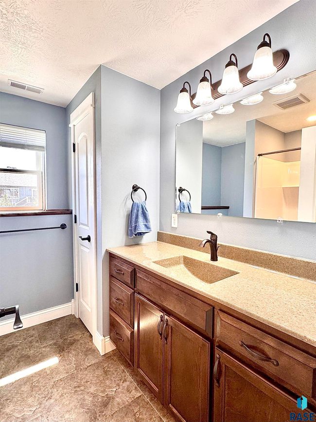 1403 Bitterroot Rd, House other with 5 bedrooms, 4 bathrooms and null parking in Dell Rapids SD | Image 30