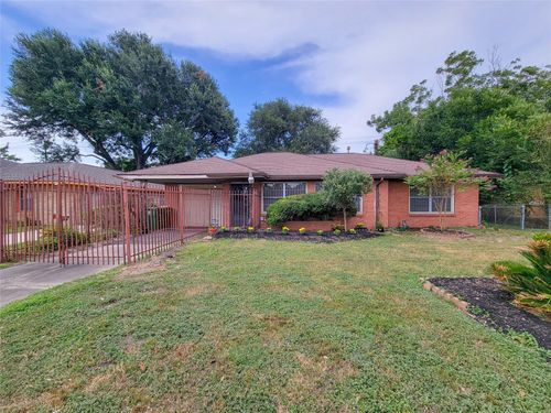 203 Spell St, Houston, TX, 77022-2413 | Card Image