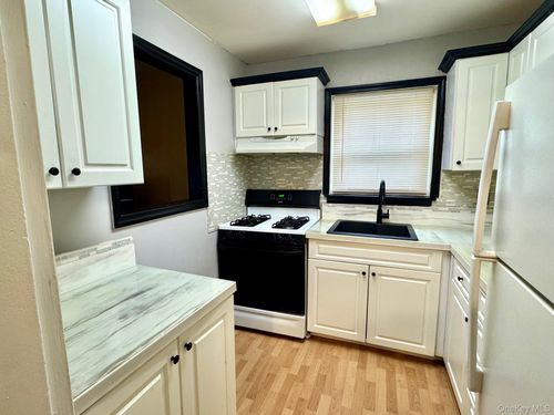 apt-c12-10 Glen Hollow Dr, Holtsville, NY, 11742-2431 | Card Image