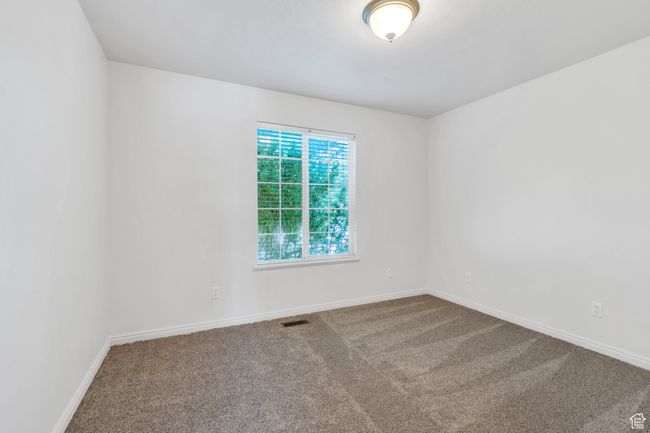 Carpeted empty room featuring baseboards | Image 11