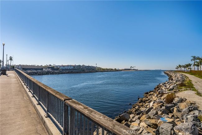 1207 Seal Way, Home with 6 bedrooms, 4 bathrooms and 2 parking in Seal Beach CA | Image 16