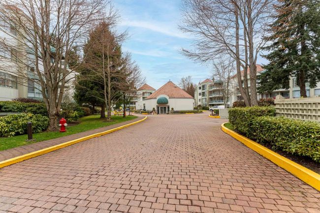 201 - 1745 Martin Drive, Condo with 2 bedrooms, 2 bathrooms and 1 parking in Surrey BC | Image 30