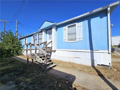 Accessible ramp access to back deck/entry | Image 1