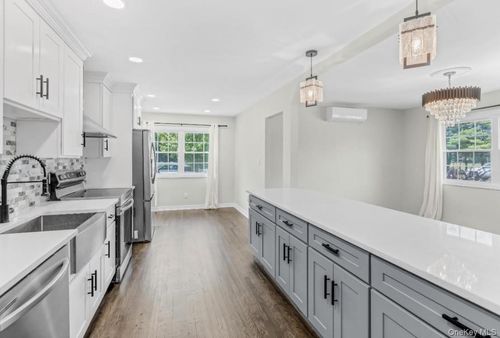 42 Norwood Rd, Northport, NY, 11768-3508 | Card Image